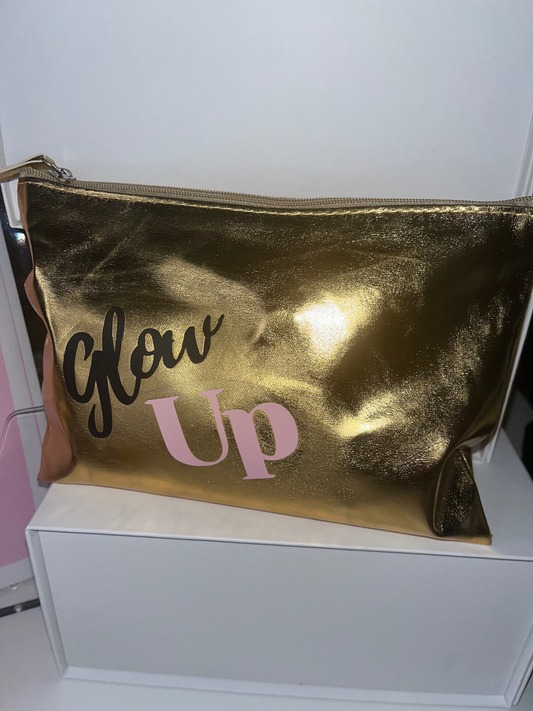Pochette dorée customisée "Glow Up"