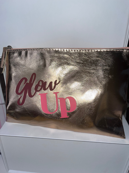 Pochette rose poudrée customisée "Glow Up"